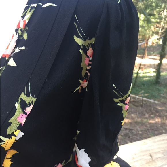 Free People black deep V front flowy jacquard ,floral puff sleeve,HP24x2 - Picture 9 of 12